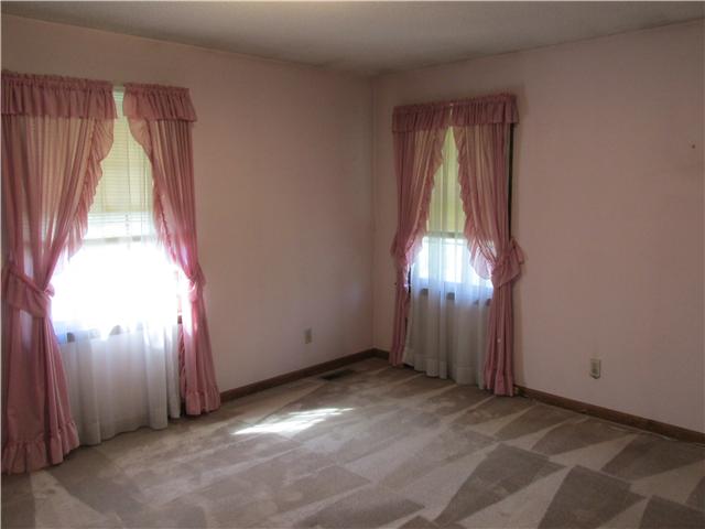 131 Winstead Road Manchester, TN 37355 - Photo 9 of 18 Additional guest bedroom