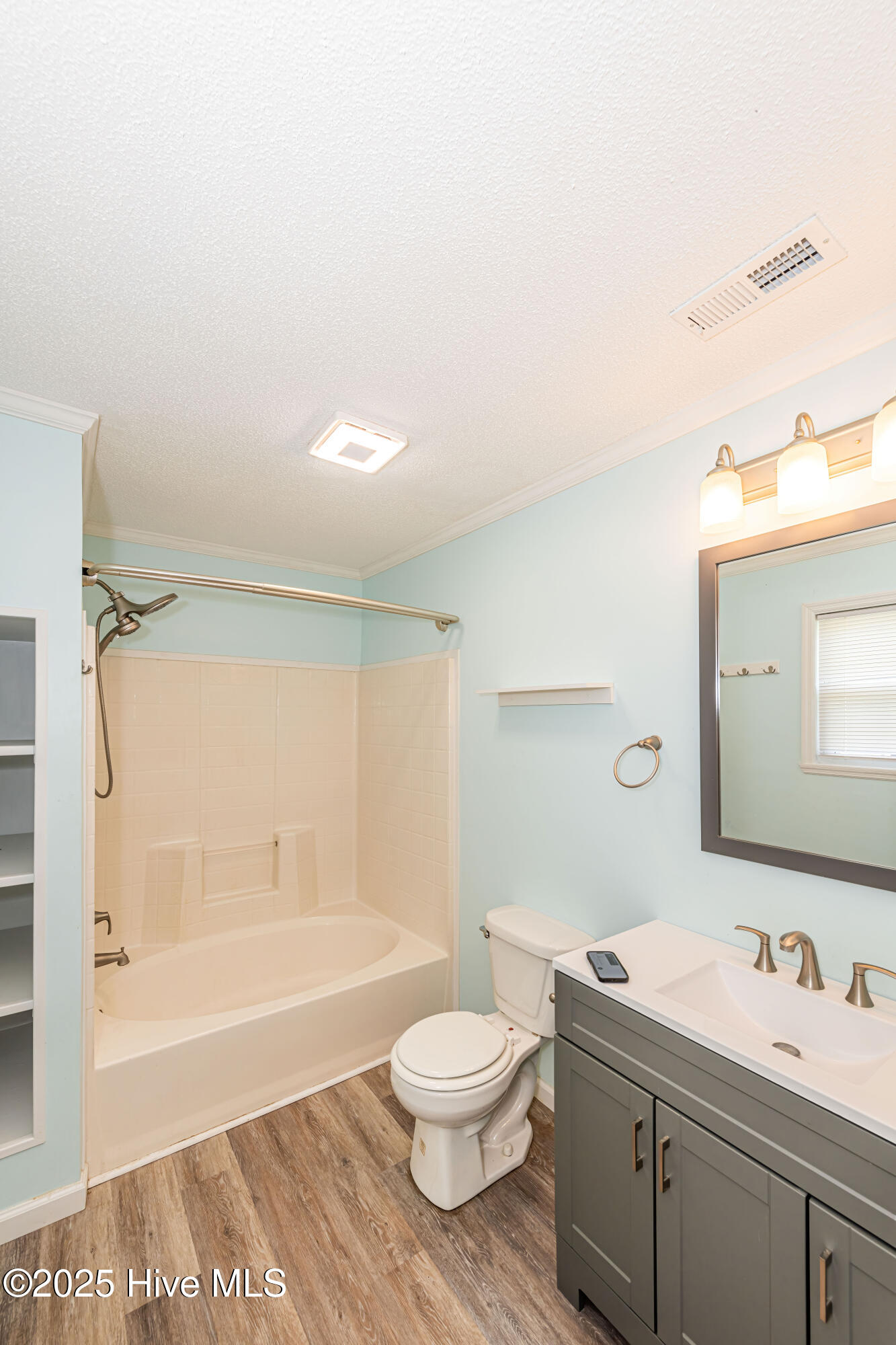 127 Rodney Lanier Road Chinquapin, NC 28521 - Photo 33 of 60 Primary full bathroom