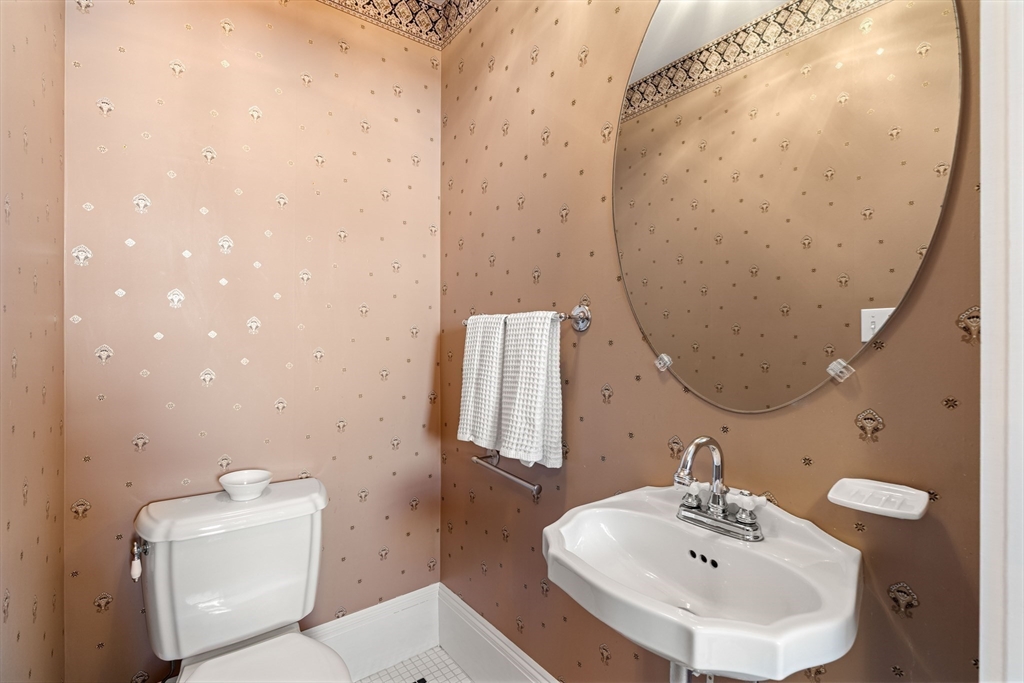 138 Lothrop Street Beverly, MA 01915 - Photo 15 of 42