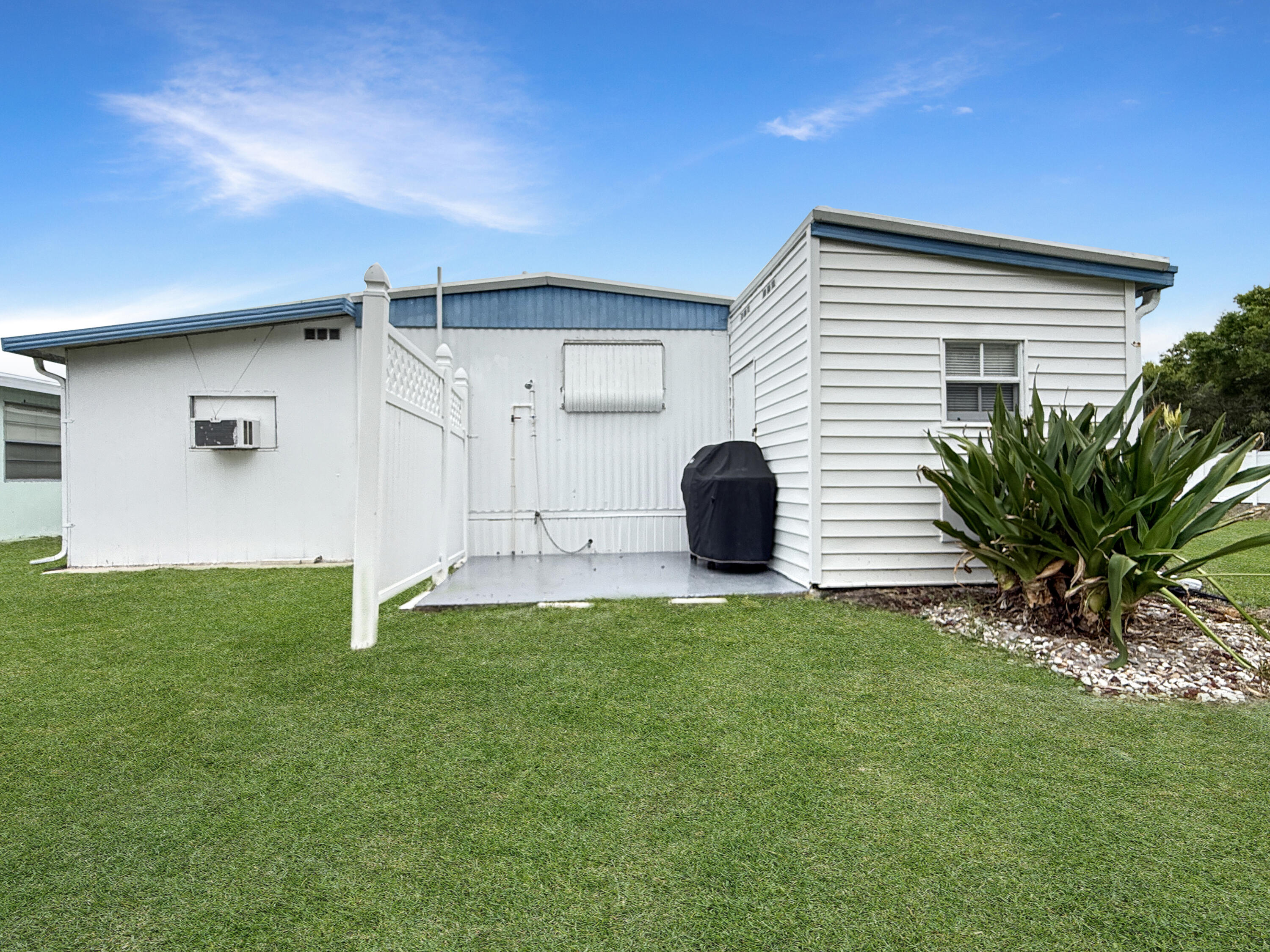 9296 Southwest Michelle Drive Stuart, FL 34997 - Photo 5 of 32 Mobile home - 9296 sw michelle drive stu