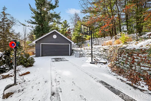 $669,900 | 10848 Simpson West, Greenville, MI 48838