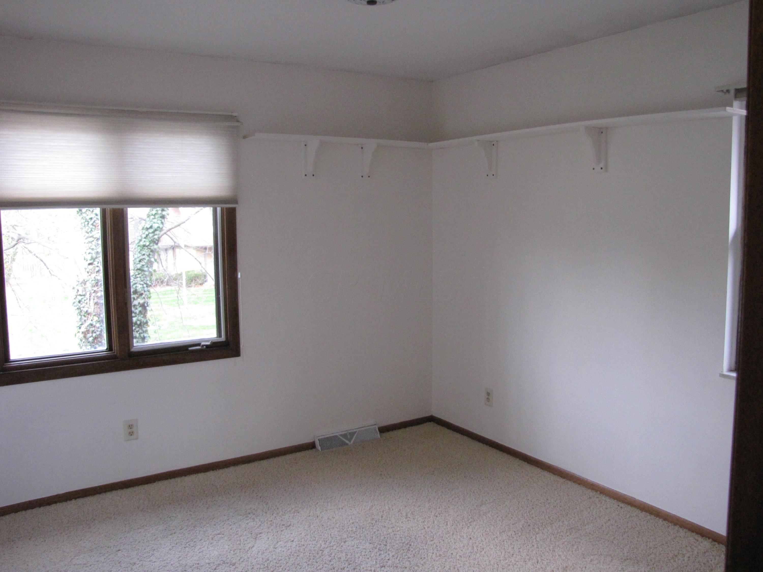 666 Greenwood Road Columbus, OH 43213 - Photo 13 of 19