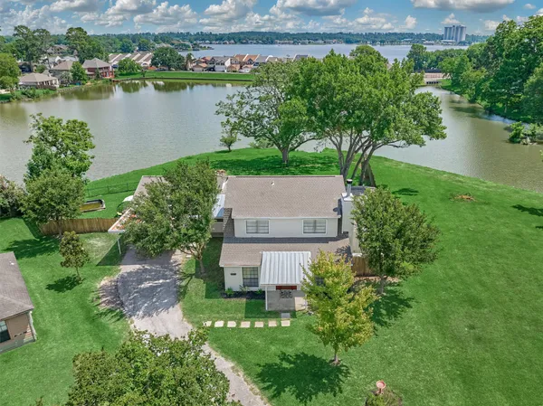 $575,000 | 438 Lazy Lane, Montgomery, TX 77356