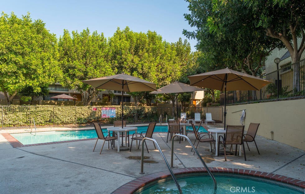 984 West Riverside Drive Burbank, CA 91506 - Photo 5 of 6
