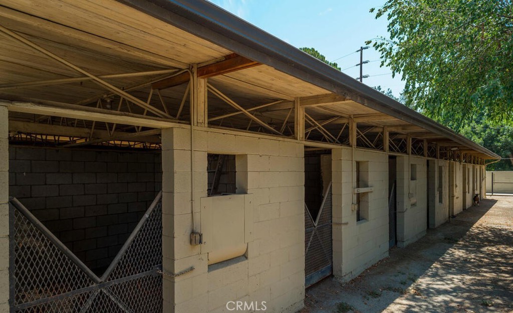 984 West Riverside Drive Burbank, CA 91506 - Photo 6 of 6