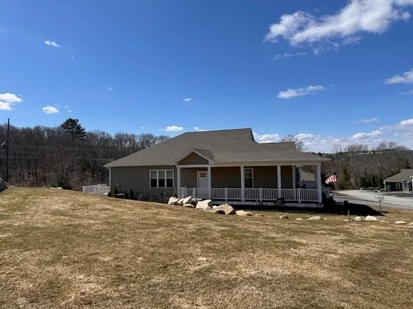 $569,000 | 61 Spring Hill Drive, Unit 61, Uxbridge, MA 01569