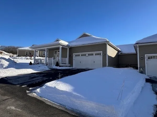 $569,000 | 61 Spring Hill Drive, Unit 61, Uxbridge, MA 01569