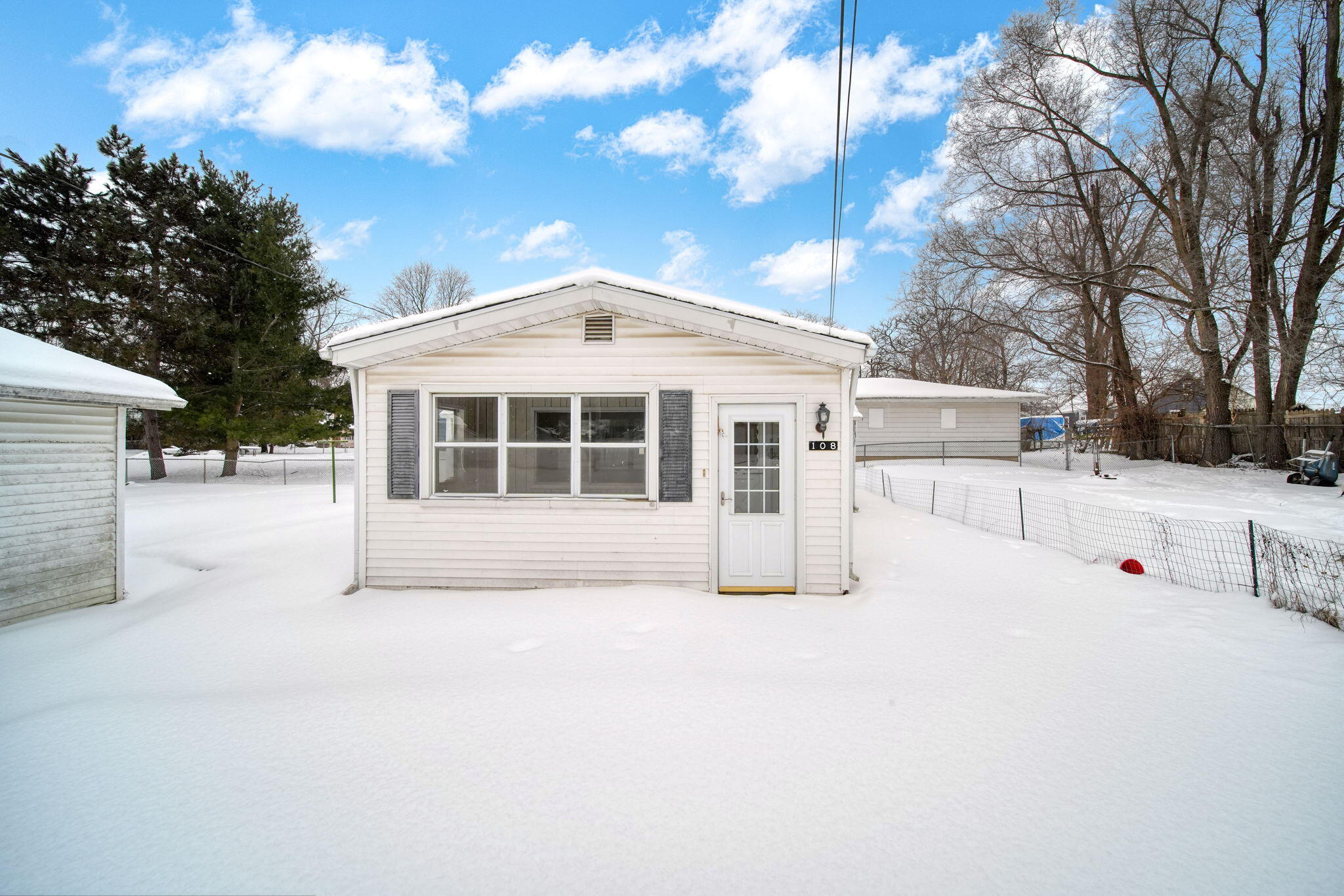 108 Bagg Avenue Jackson, MI 49203 - Photo 4 of 24 4