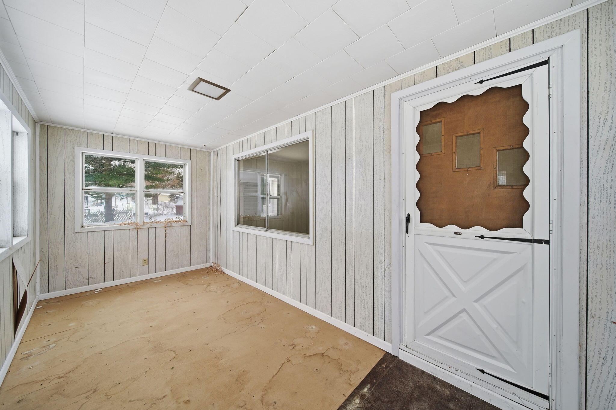 108 Bagg Avenue Jackson, MI 49203 - Photo 5 of 24 5