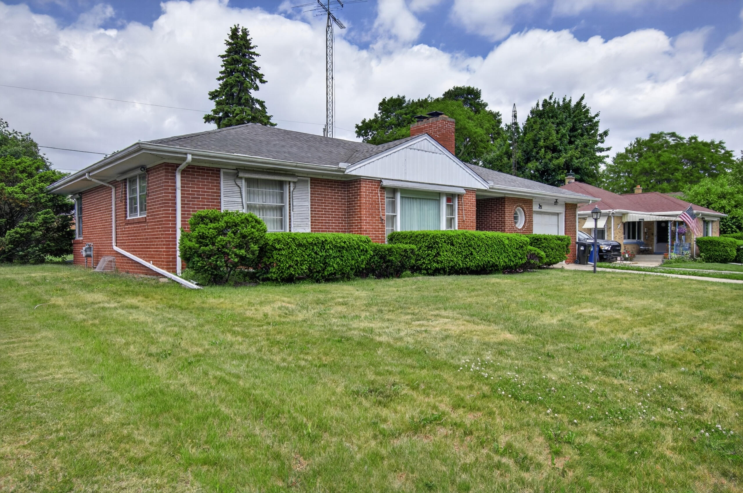 1112 Kentucky Street Racine, WI 53405 - Photo 3 of 29 003_DSC_4026