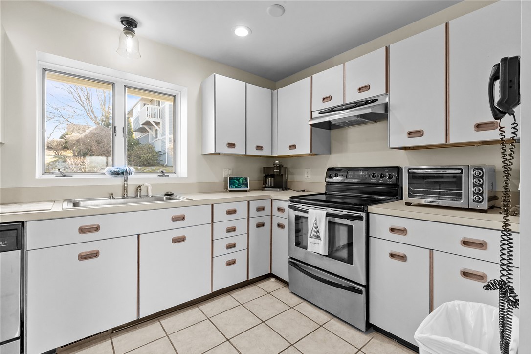 157 Harrison Avenue, Unit 15 Newport, RI 02840 - Photo 12 of 25