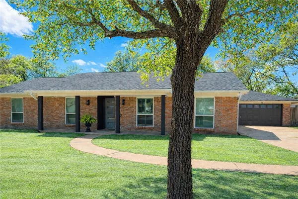 $425,000 | 3710 Windridge Drive, Bryan, TX 77802