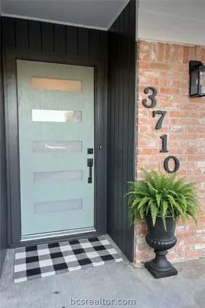 $425,000 | 3710 Windridge Drive, Bryan, TX 77802