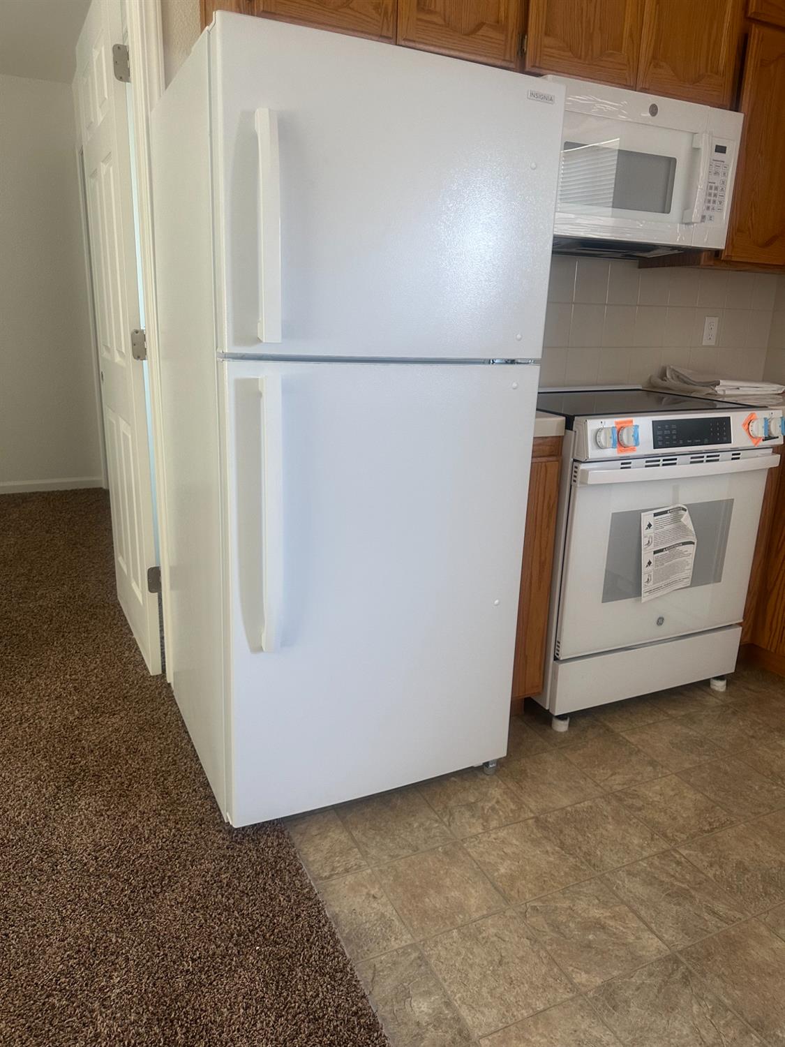 54 North Randy Avenue, Unit B Clovis, CA 93612 - Photo 7 of 9 a utility room with dryer and washer