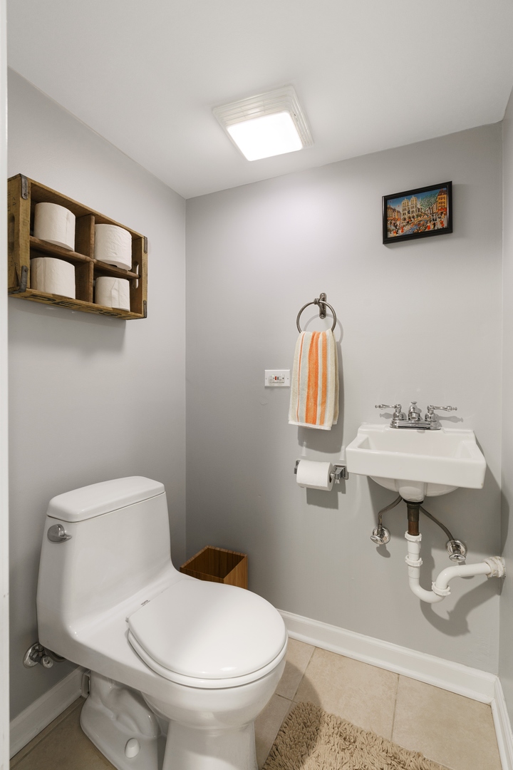 1926 West Fletcher Street Chicago, IL 60657 - Photo 21 of 26
