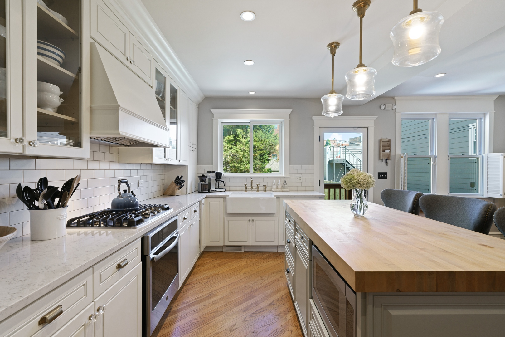 1926 West Fletcher Street Chicago, IL 60657 - Photo 8 of 26