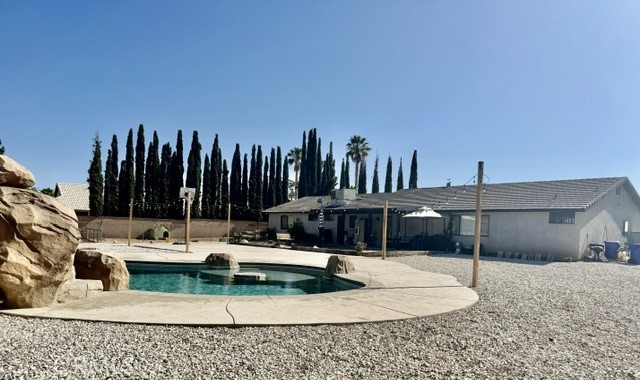 13375 Rincon Road Apple Valley, CA 92308 - Photo 57 of 72 Pool area / backyard