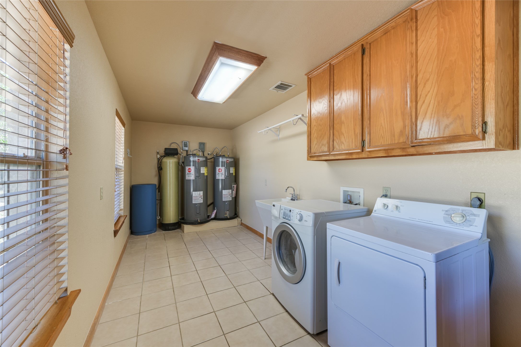 1201 Sandy Point Road Wimberley, TX 78676 - Photo 27 of 40 a utility room with dryer and washer