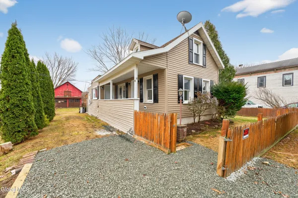 $190,000 | 14 County Route, Cambridge, NY 12816