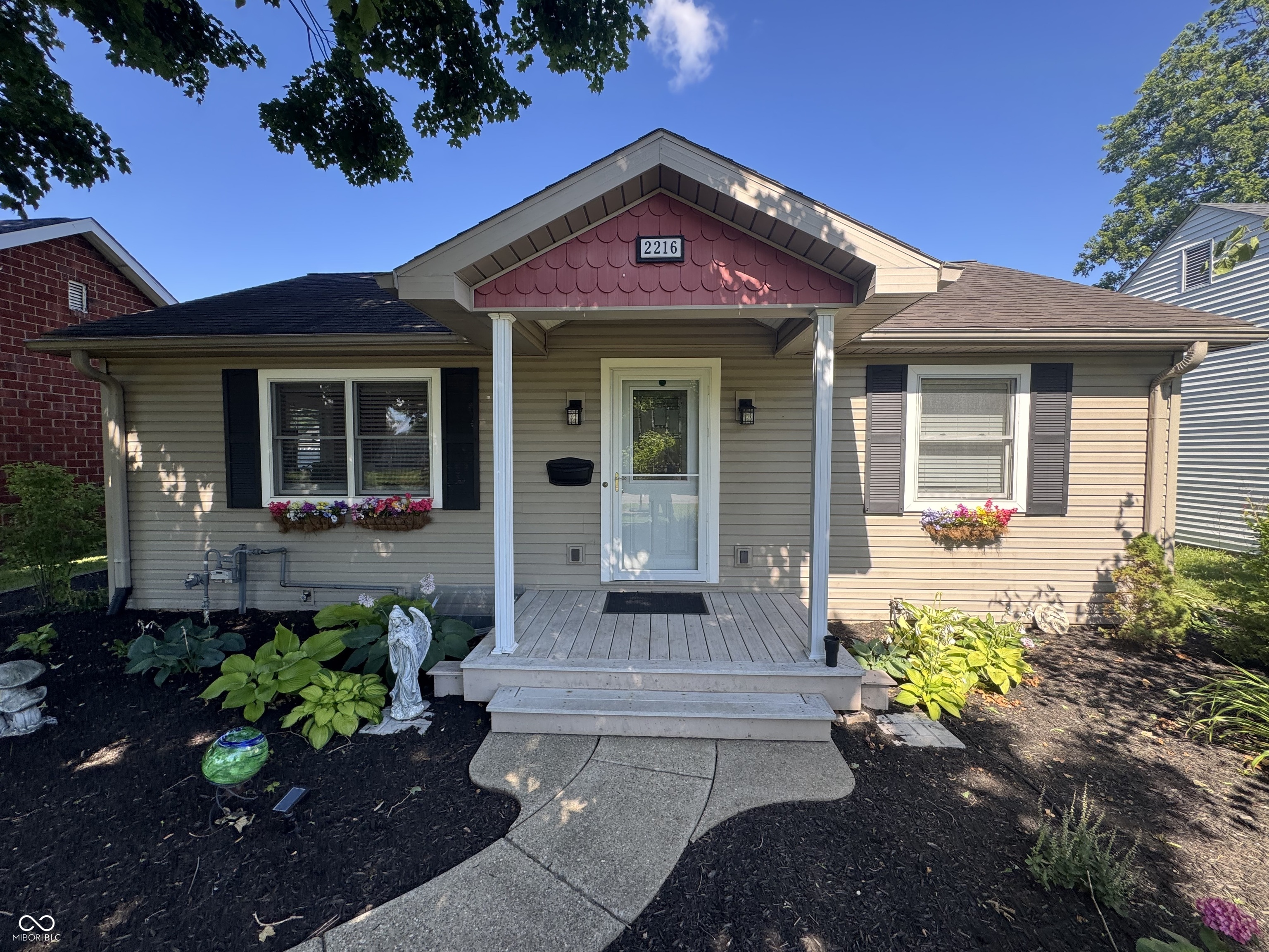 2216 Newton Street Columbus, IN 47201 - Photo 8 of 30