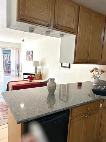 $265,000 | 15385 South Dixie Highway, Palmetto Bay, FL 33157