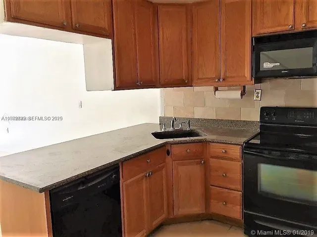 $265,000 | 15385 South Dixie Highway, Palmetto Bay, FL 33157