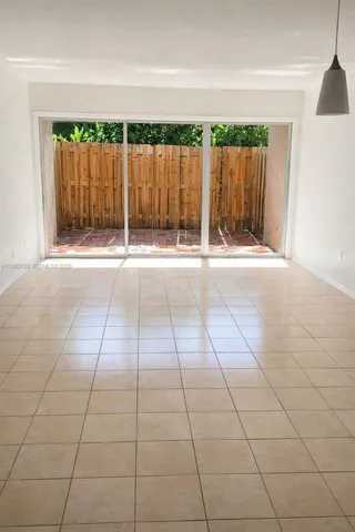 $265,000 | 15385 South Dixie Highway, Palmetto Bay, FL 33157