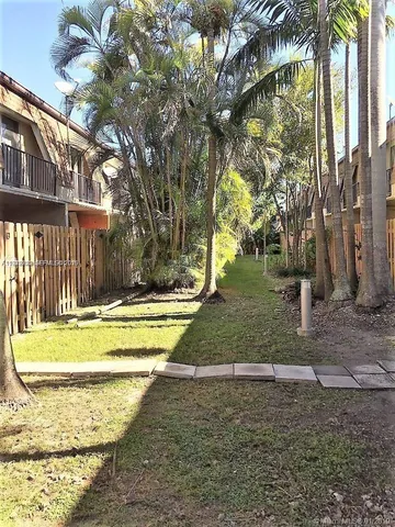 $265,000 | 15385 South Dixie Highway, Palmetto Bay, FL 33157