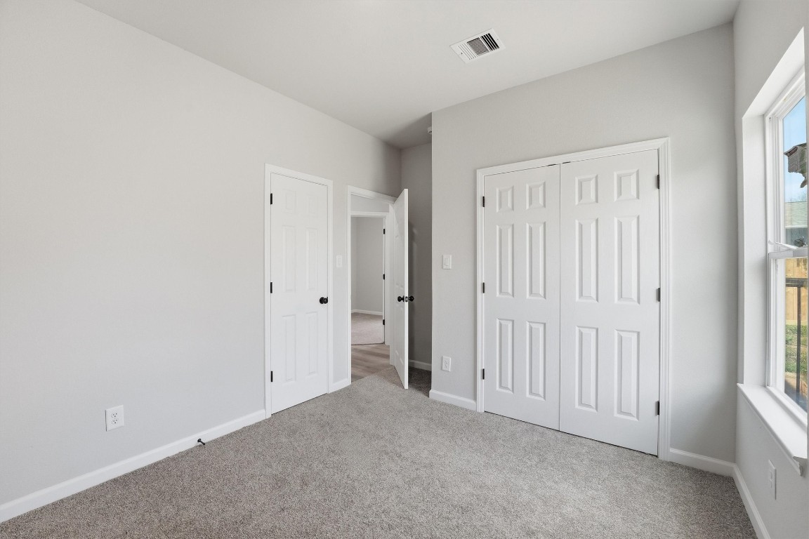 2250 Cable Avenue Beaumont, TX 77703 - Photo 18 of 21 an empty room with windows