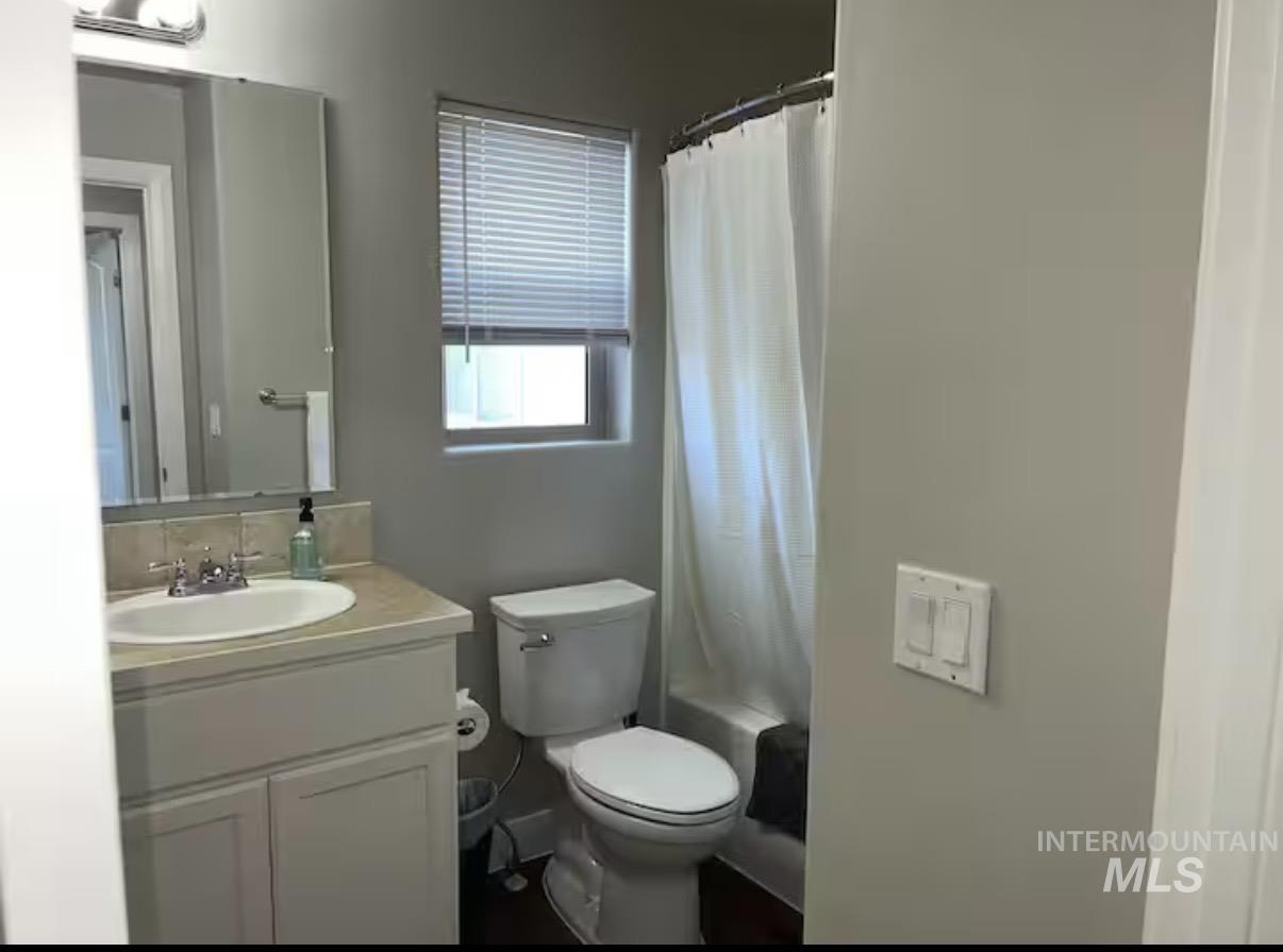 723 Stallion Springs Way Middleton, ID 83644 - Photo 24 of 50 Full bathroom with vanity and shower / bathtub combination with curtain