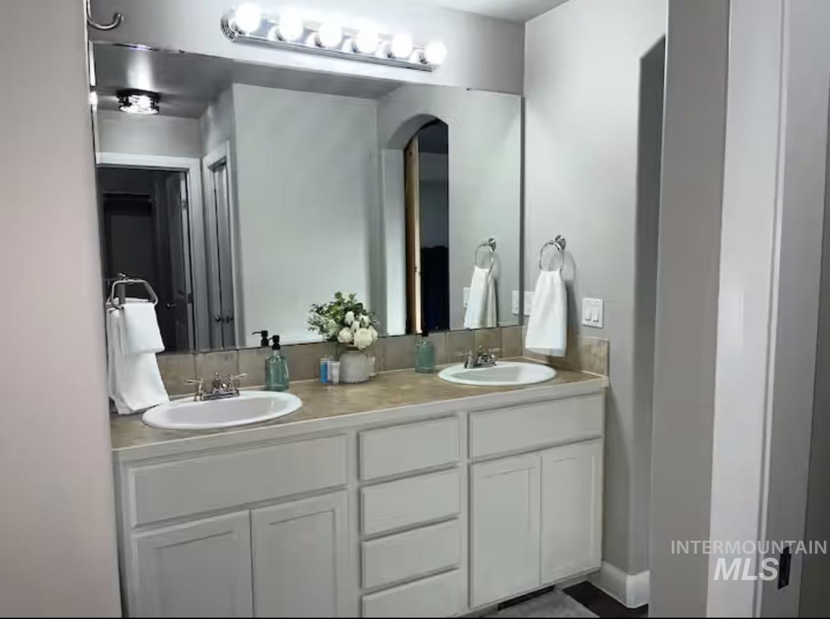 723 Stallion Springs Way Middleton, ID 83644 - Photo 26 of 50 Bathroom with double vanity