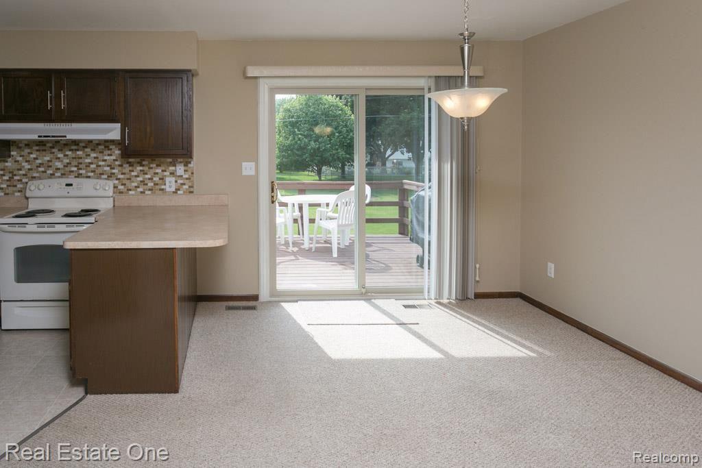 1198 Peavy Road Howell, MI 48843 - Photo 5 of 24