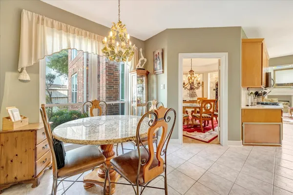 $599,500 | 1639 Lakeside Enclave Drive, Houston, TX 77077