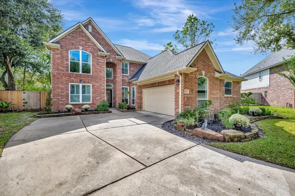 $599,500 | 1639 Lakeside Enclave Drive, Houston, TX 77077