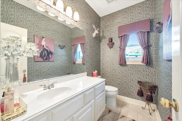 $599,500 | 1639 Lakeside Enclave Drive, Houston, TX 77077