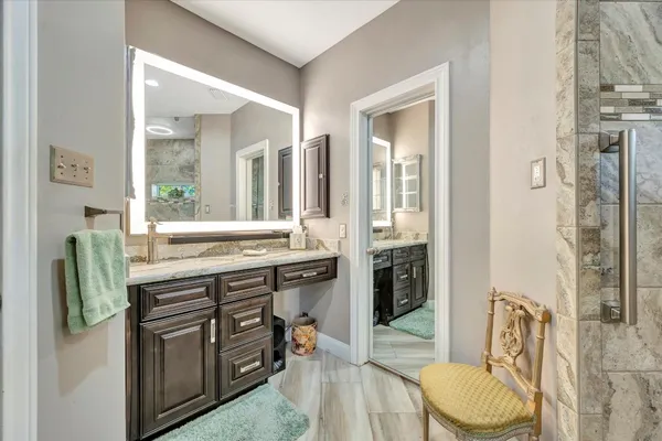 $599,500 | 1639 Lakeside Enclave Drive, Houston, TX 77077