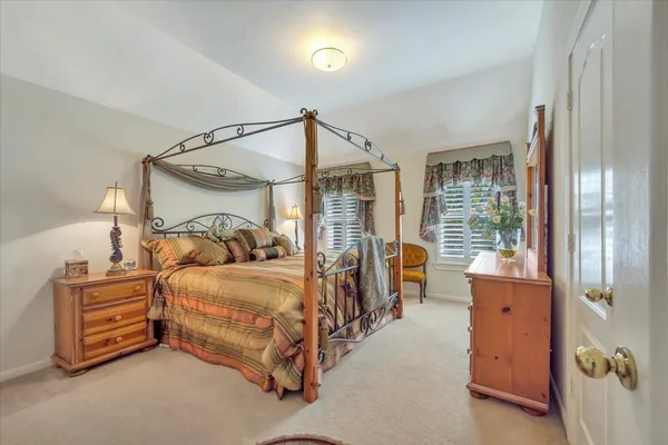 $599,500 | 1639 Lakeside Enclave Drive, Houston, TX 77077