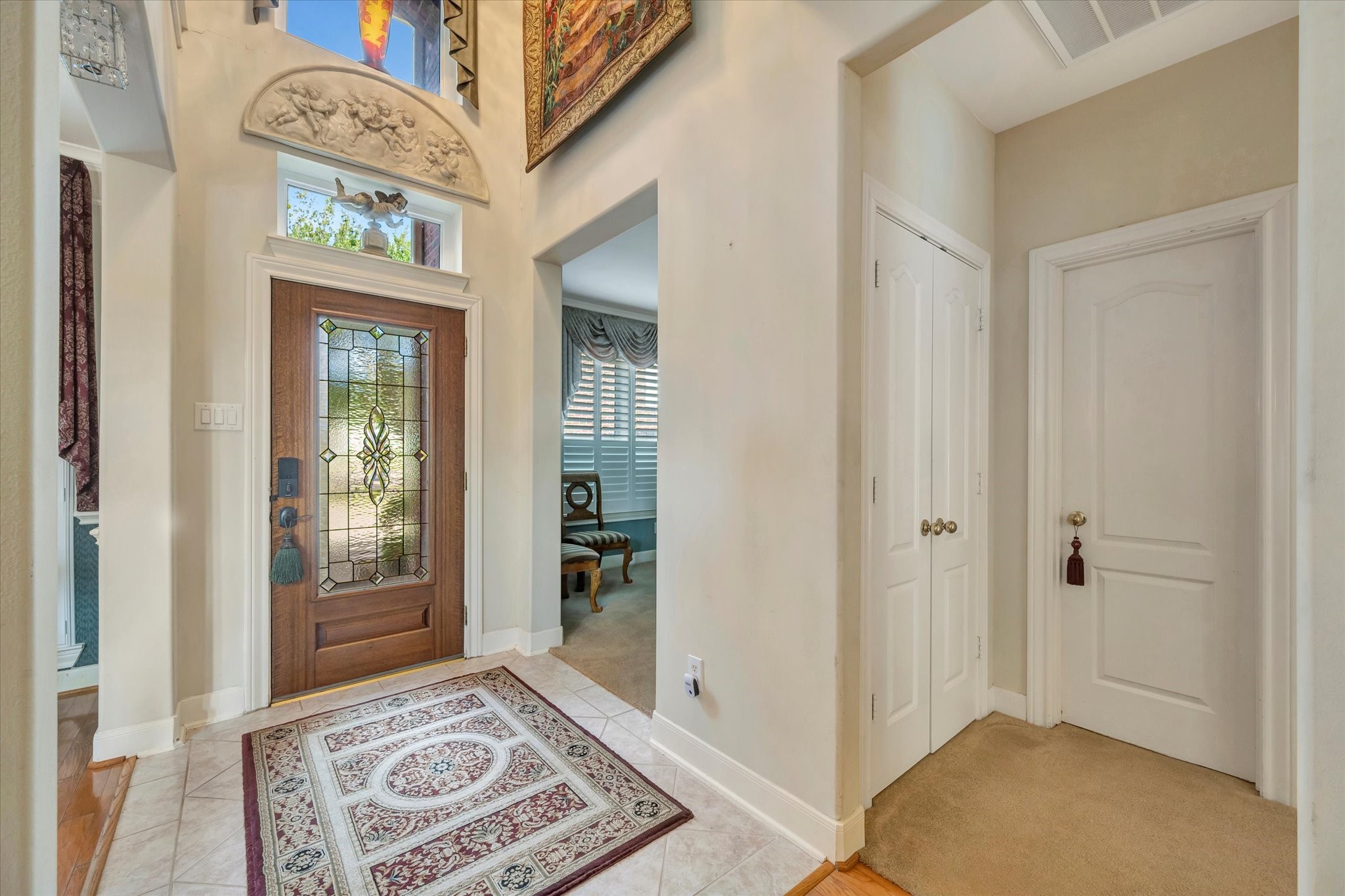 1639 Lakeside Enclave Drive Houston, TX 77077 - Photo 6 of 38 a view of an entryway with a rug