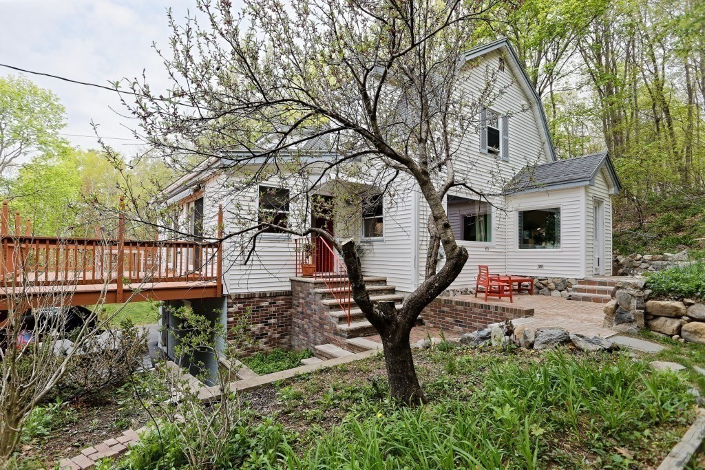 260 Maple Street Middleton, MA 01949 - Photo 1 of 38 Gallery Image 1