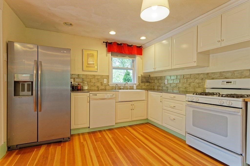 260 Maple Street Middleton, MA 01949 - Photo 2 of 38 Gallery Image 2