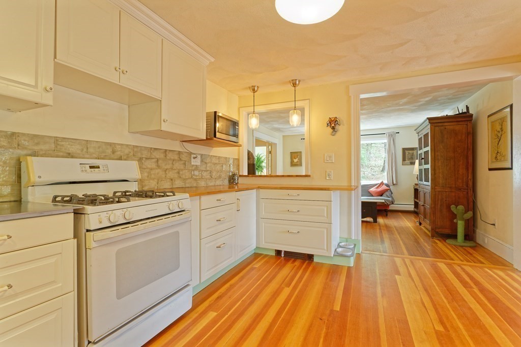 260 Maple Street Middleton, MA 01949 - Photo 3 of 38 Gallery Image 3