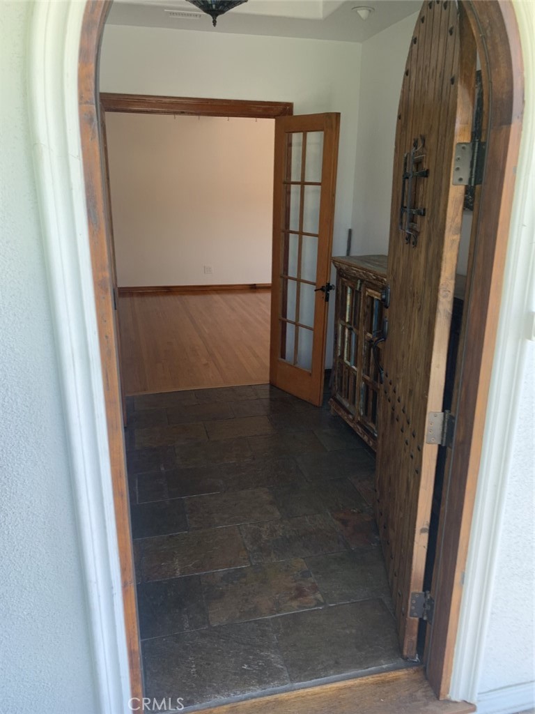 1718 Cleveland Road Glendale, CA 91202 - Photo 7 of 75 Gallery Image 7