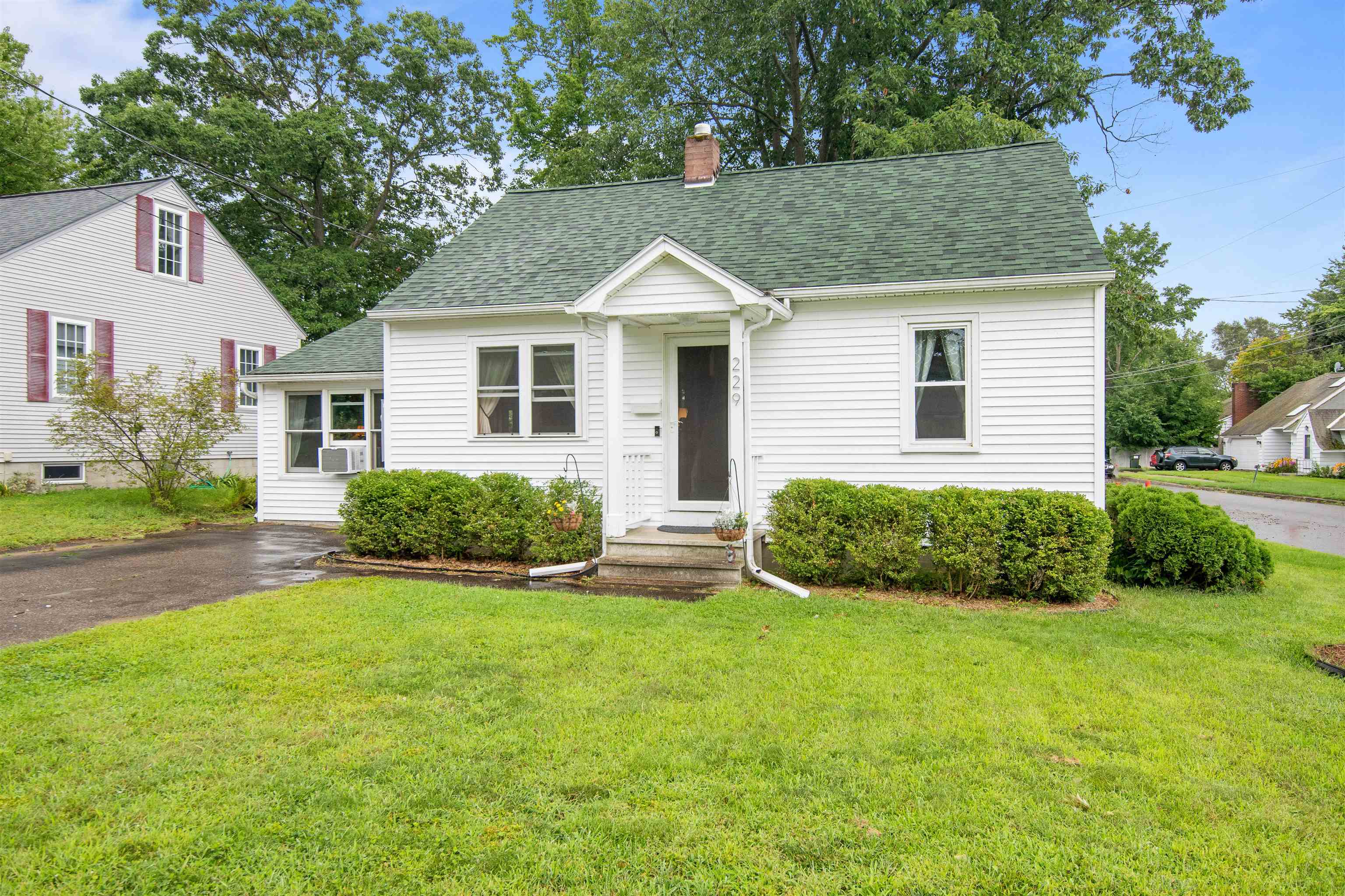 229 Woodlawn Road Burlington, VT 05408 - Photo 1 of 39 Gallery Image 1