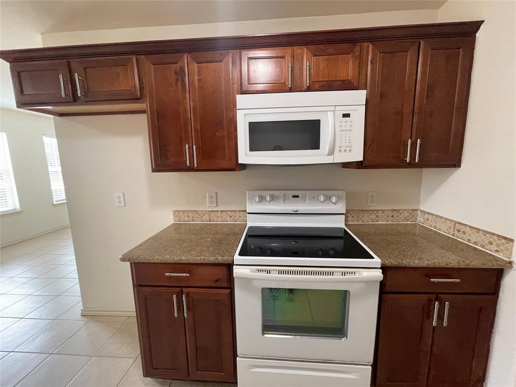 907 Parkplace Ridge Princeton, TX 75407 - Photo 3 of 12
