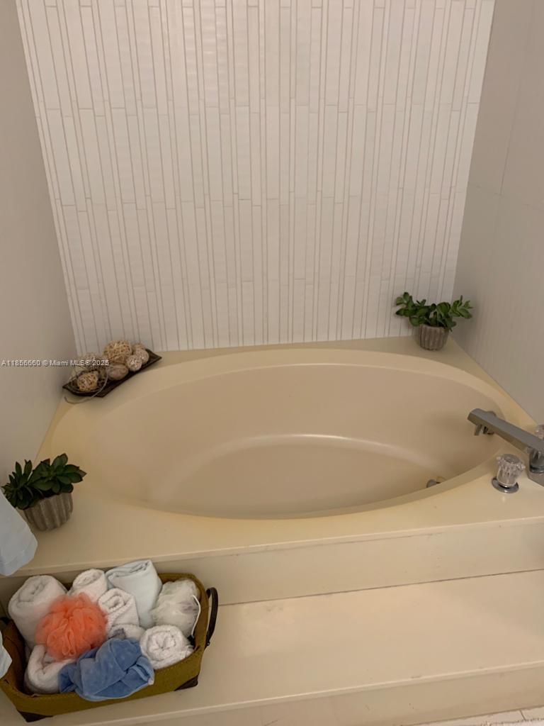 251 Crandon Boulevard, Unit 929 Key Biscayne, FL 33149 - Photo 25 of 26 a bathroom with a tub and sink