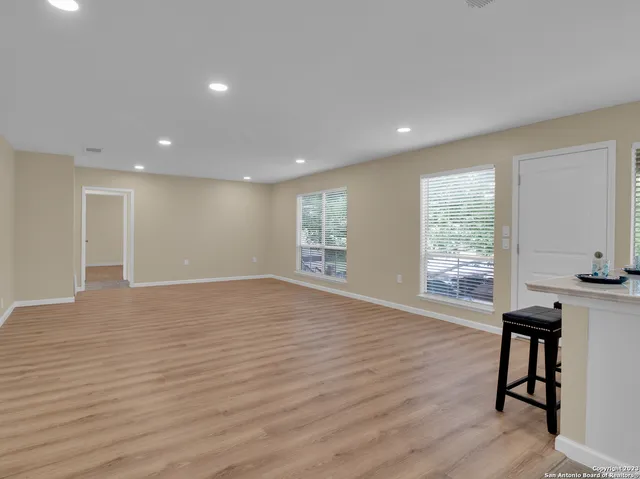 $1,600 | 3803 Barrington Street, Unit 3E, San Antonio, TX 78217