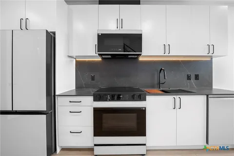 $299,500 | 634 Central Parkway, Unit 1114, New Braunfels, TX 78130