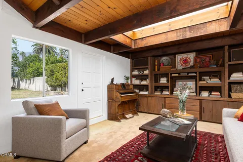 $1,595,000 | 1045 New York Drive, Altadena, CA 91001