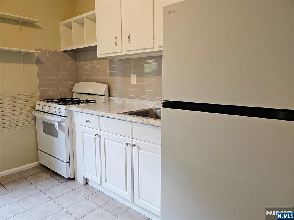 2195 North Central Road, Unit 3H Fort Lee, NJ 07024 - Photo 4 of 6 Gallery Image 4