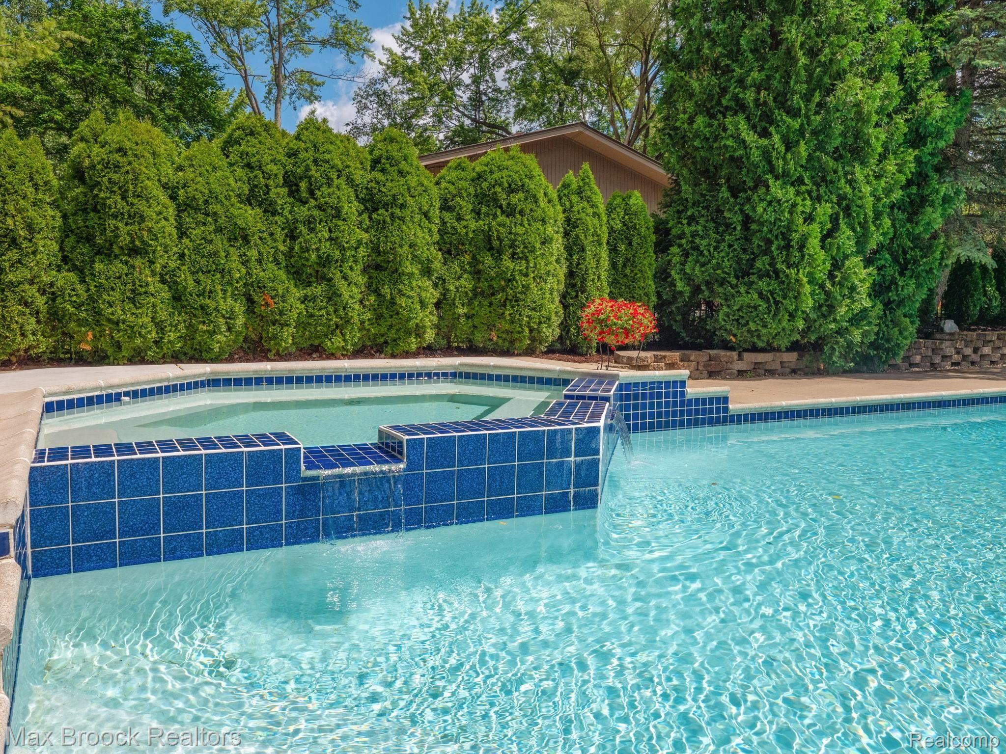 4626 Patrick Road West Bloomfield, MI 48322 - Photo 57 of 60 P3122584.jpg